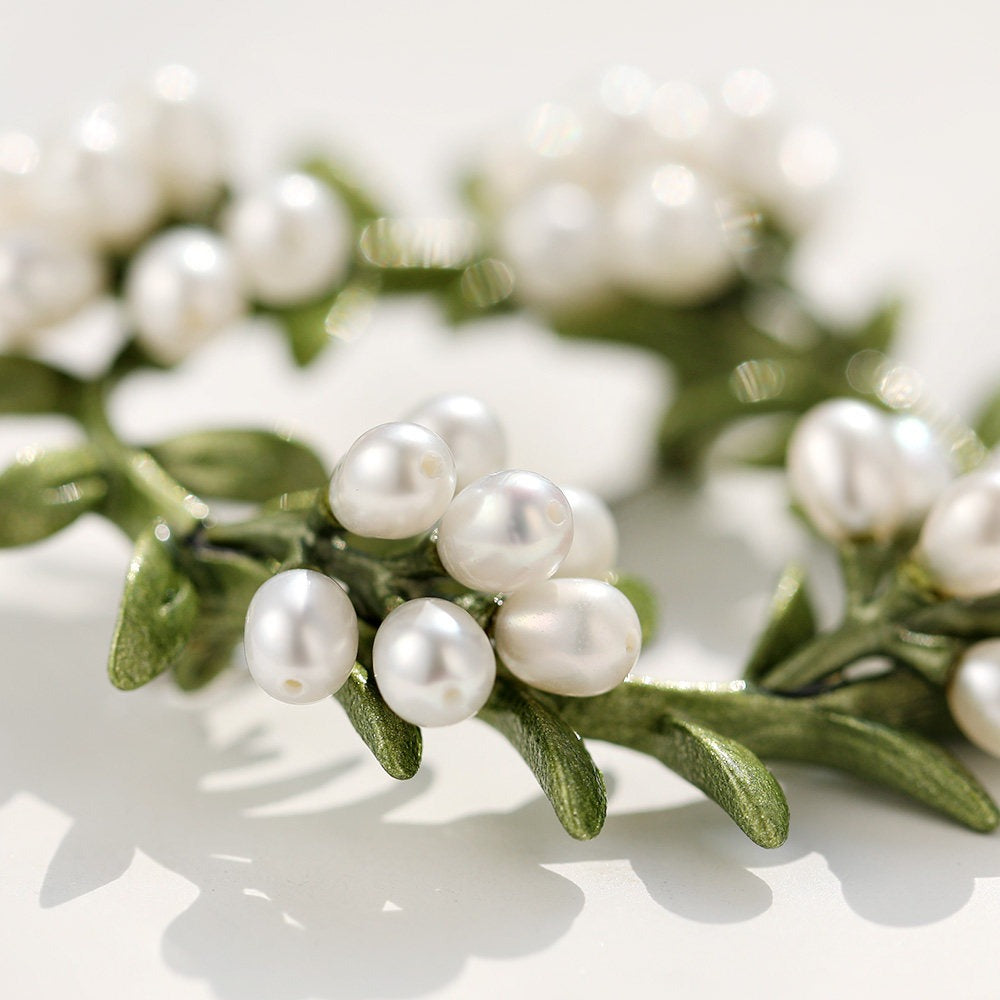 Olive Wreath Pearl Brooch