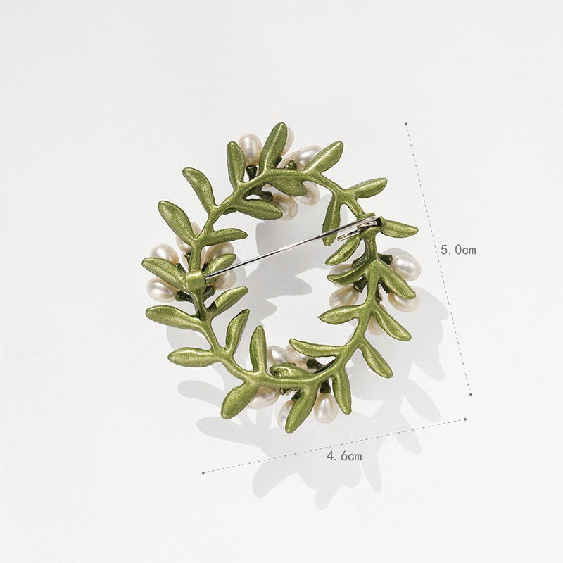 Olive Wreath Pearl Brooch