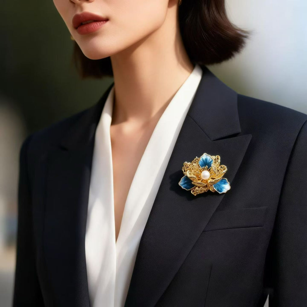Floral brooch