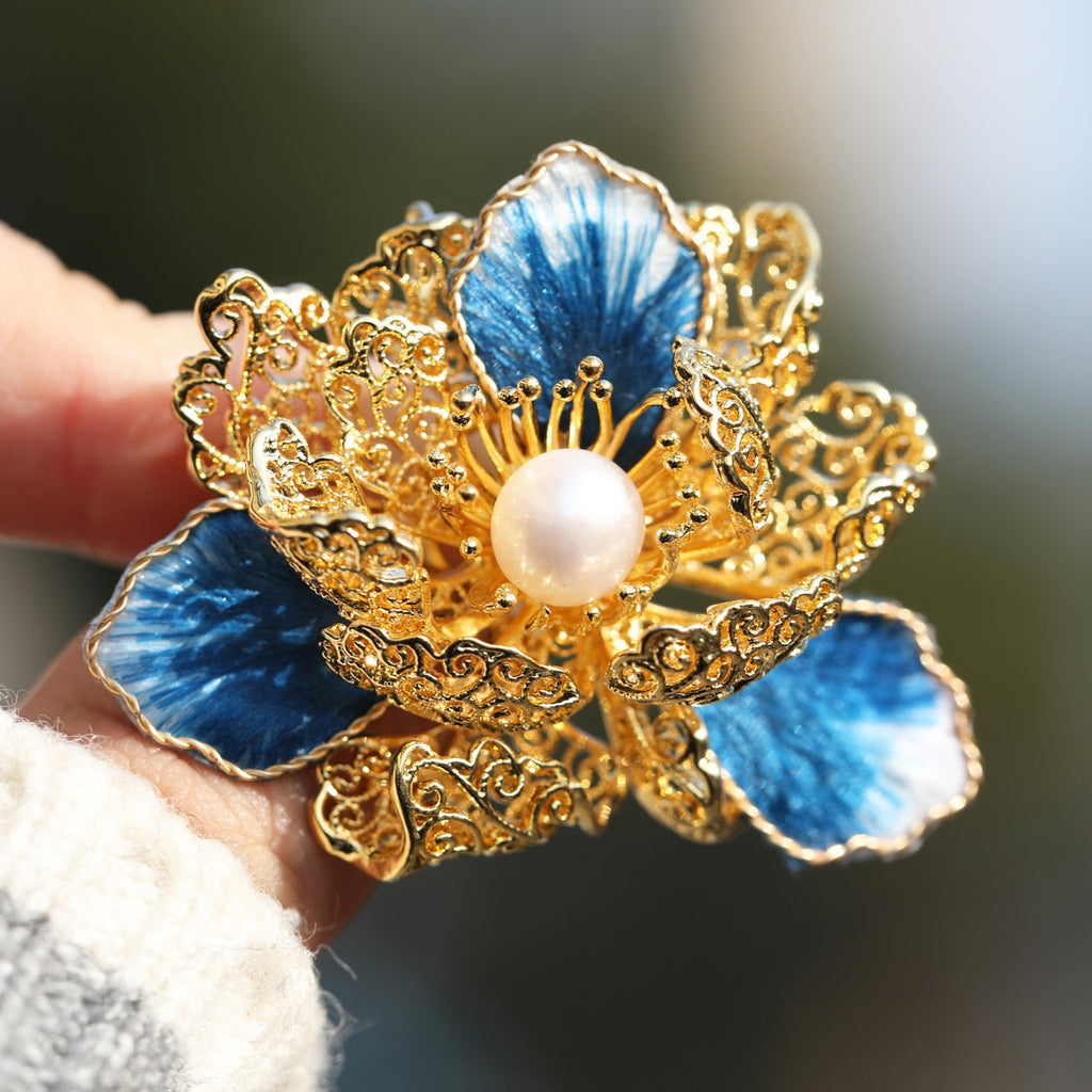 Floral brooch